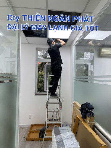 thi-cong-may-lanh-am-tran.jpg