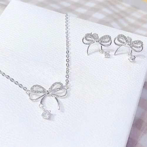 White-Gold-Elegant-Aesthetic-Inspirational-Quote-Instagram-Post-2_11zon.jpg